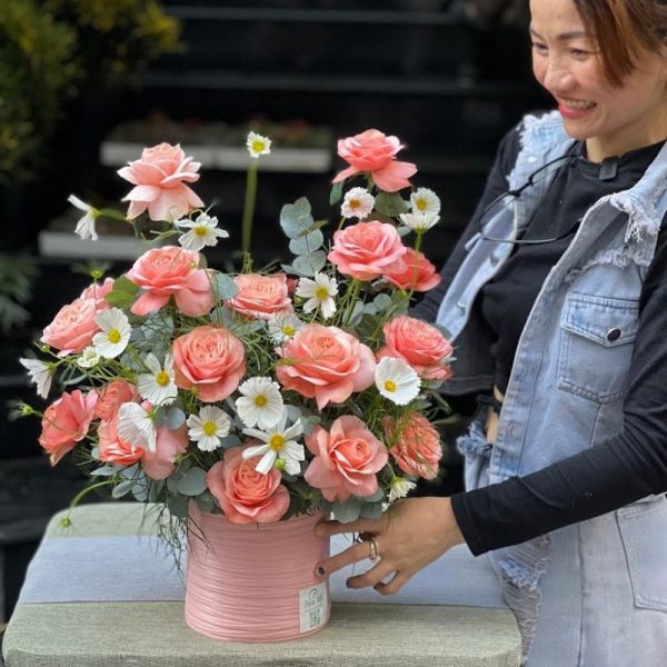 1-600x600-3.jpg Hoa Mừng Sinh Nhật Bạn: Lẵng Hoa Hồng Màu Cam Tây Sang Trọng - Image 1