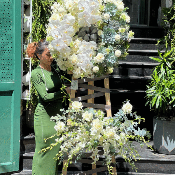 Mẫu Vòng Hoa Đám Ma Sang Trọng Cao Cấp Từ Hoa Tươi Mix Sen Đá