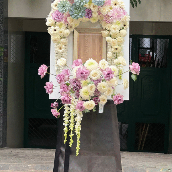 Vòng Hoa Phúng Điếu Đẹp Mẫu Mới Nhất Phối Hoa Tươi Và Sen Đá