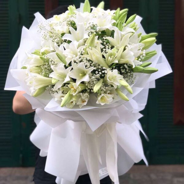 Bó Hoa Loa Kèn Trắng Tinh Khôi