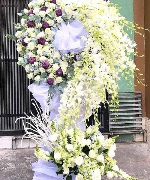 Vòng Hoa Đám Tang Đẹp Màu Trắng Điểm Tím