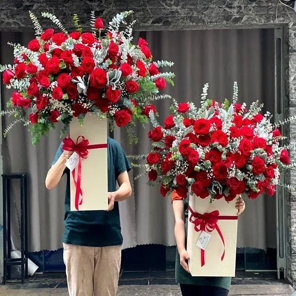 IMG_4598.jpg.webp Lẵng Hoa Hồng Đỏ OHARA Đẹp Siêu To Khổng Lồ - Image 1