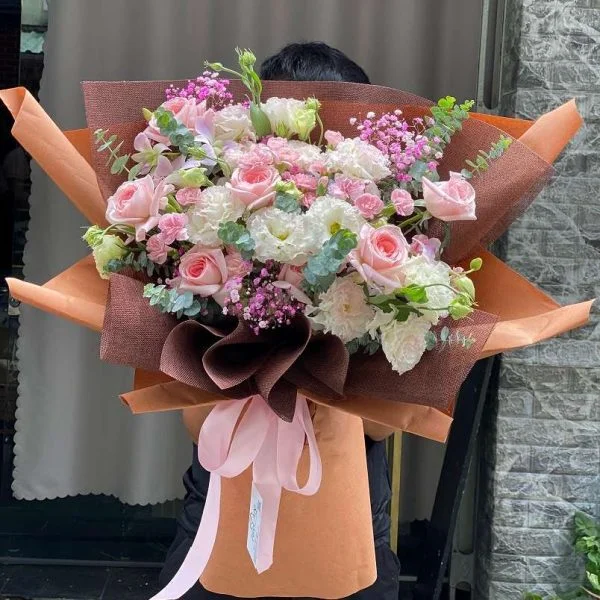 IMG_5001-1-1-600x600.jpg.webp “Hoa Sinh Nhật”-Sự Kết Hợp Hoàn Hảo Cát Tường Và Hoa Hồng - Image 1