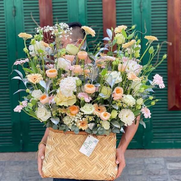 “Hoa Sinh Nhật”: Khu Vườn Thu Nhỏ Trên Giỏ Hoa Xinh