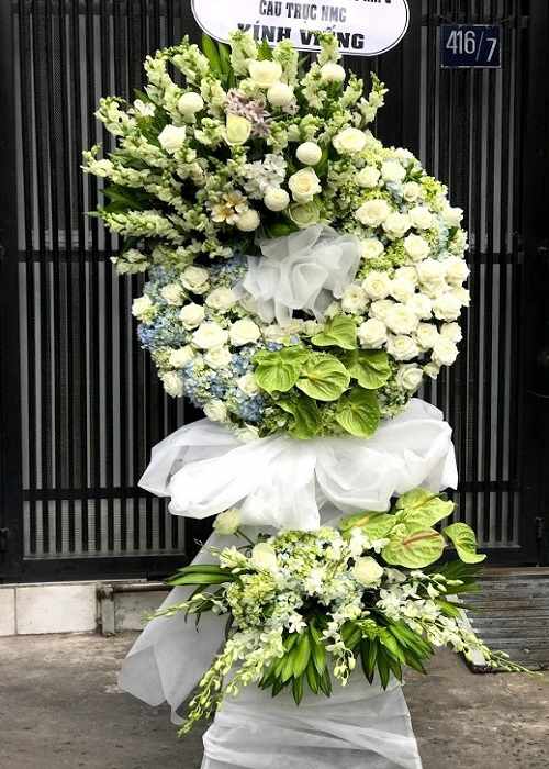 IMG_6645.jpg Vòng Hoa Đám Tang Màu Trắng Xanh Đẹp và Sang - Image 1
