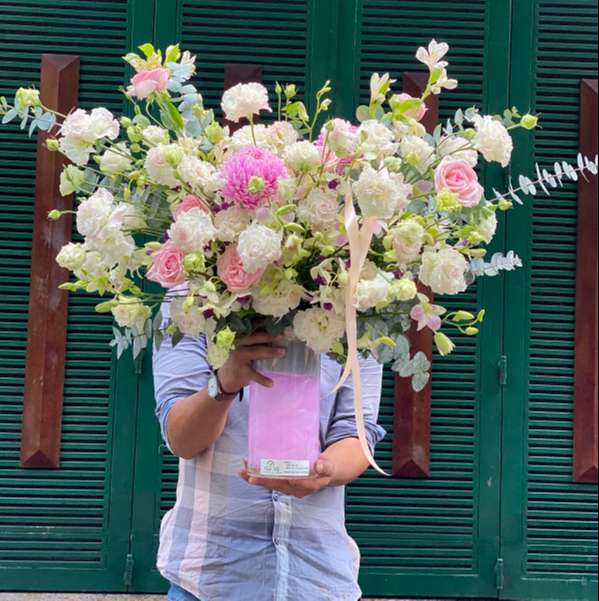 IMG_6781-1.jpg Lẵng Hoa Sinh Nhật Sang Trọng Tone Tươi Sáng - Image 1