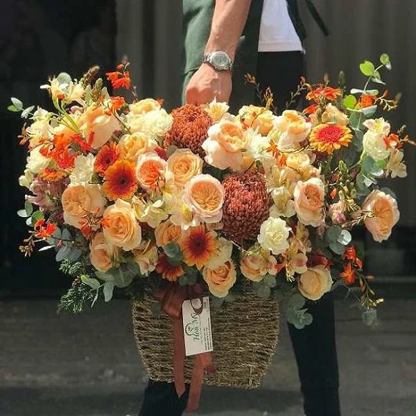 IMG_8519.jpg.webp Đặt Hoa Sinh Nhật Đẹp Sang Trọng: Lẵng Hoa Màu Nâu(Nude) - Image 1