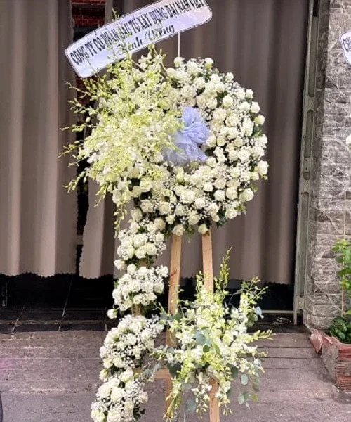 Vòng Hoa Đám Ma Hoa Hồng Trắng, Hoa Lan Trắng Chủ Đạo