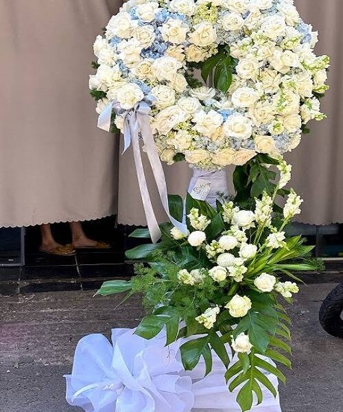 Đặt Hoa Tang Lễ Kệ 2 Tầng Màu Trắng Xanh Sang Trọng