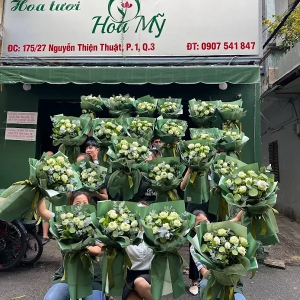 Bó Hoa Nhỏ Xinh Giá Rẻ Từ Hoa Sen Trắng-Hoa Trao Giải Sang Trọng