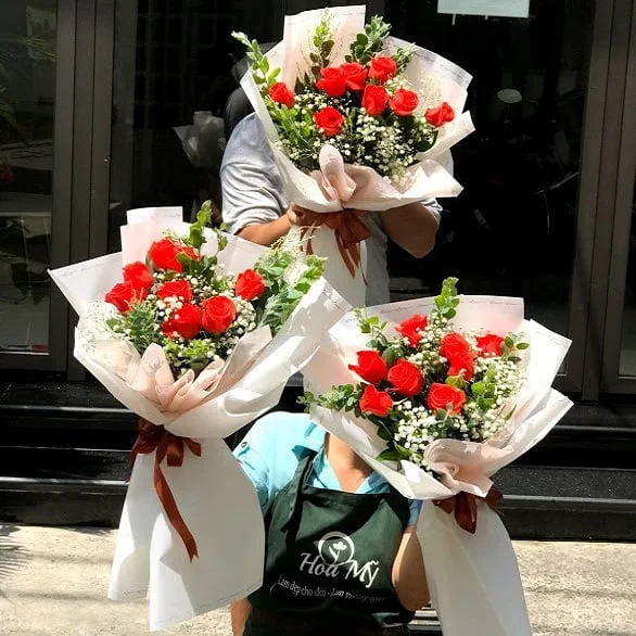 bo-hoa-hong-nho-re-dep.jpg.webp Bó Hoa Hồng Nhỏ Rẻ Đẹp Tặng Trao Giải Sự Kiện Sang Trọng - Image 1