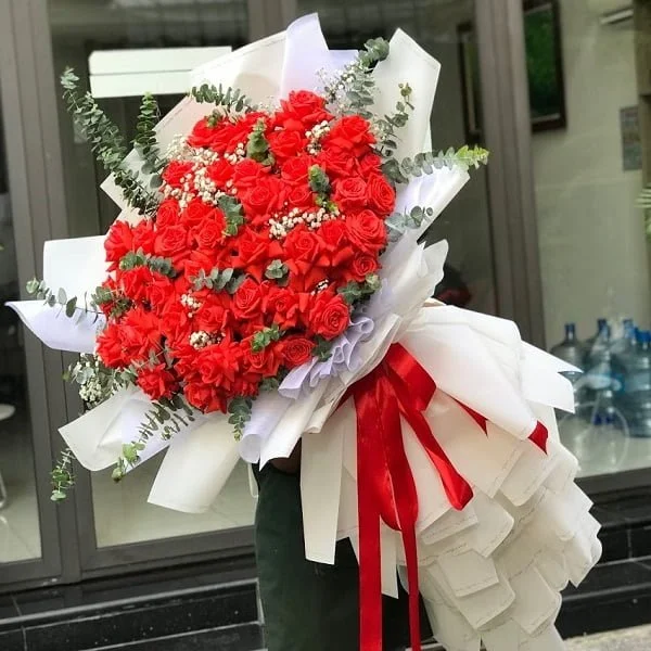 bo_hoa_hong_do_dep.jpg.webp Bó Hoa Hồng Đỏ Khổng Lồ Đẹp và Sang Trọng Nhất - Image 1
