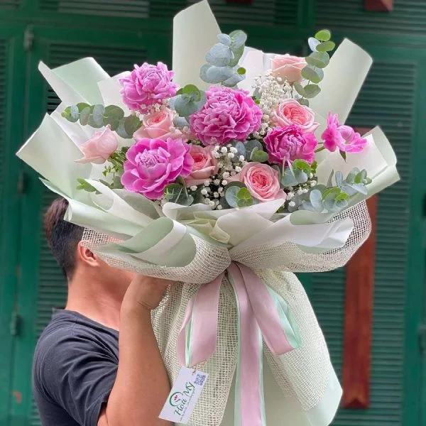 hinh-21-600x600.jpg.webp Hoa Tặng Người Yêu –Bó Hoa Mẫu Đơn và Hoa Hồng - Image 1