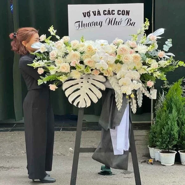 Kệ Hoa Chia Buồn Sang Trọng, Ý Nghĩa