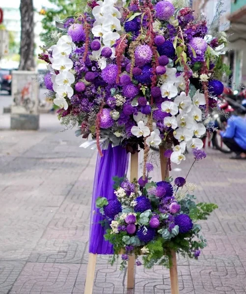 Kệ Hoa Đám Tang Sang Trọng Cao Cấp: Hoa Nhập Khẩu Chủ Đạo