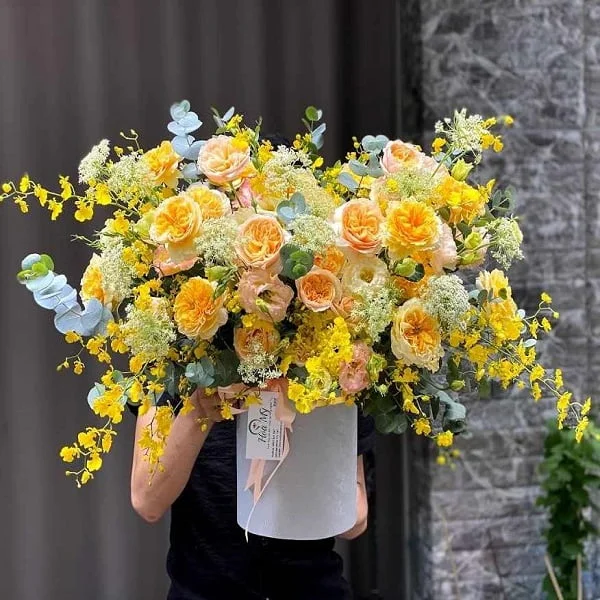 hoa-hong-tang-sinh-nhat.jpg.webp Hoa Hồng Tặng Sinh Nhật: Giỏ Hoa Màu Vàng Chủ Đạo - Image 1