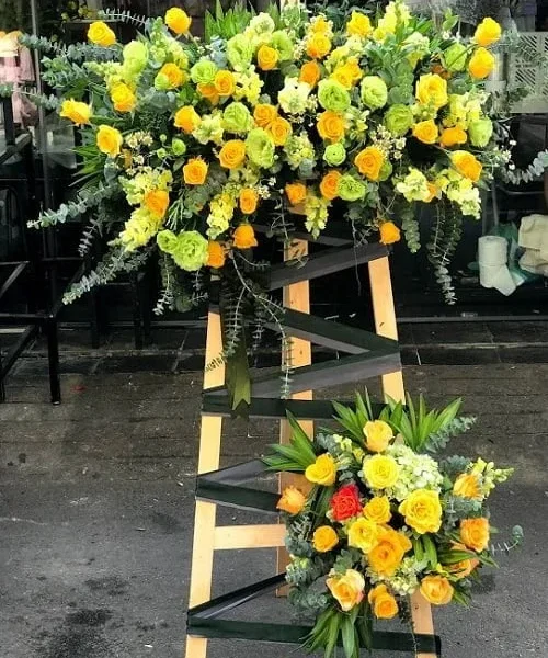 Hoa Khai Trương Sang Trọng Màu Vàng Xanh Chủ Đạo