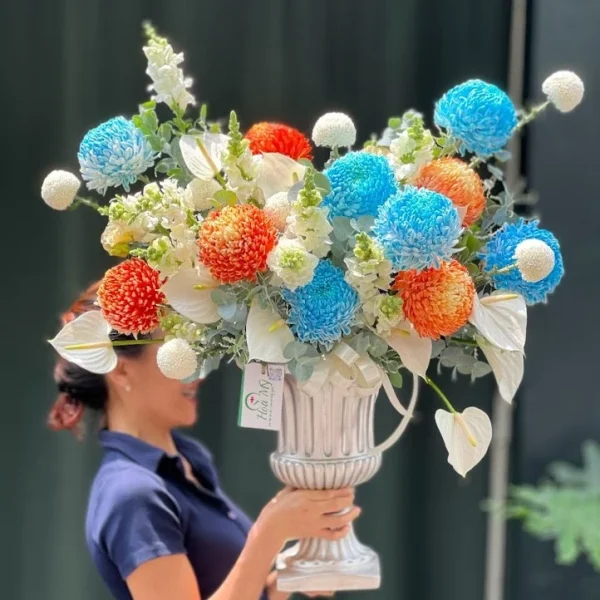 Lẵng Hoa Tươi Đẹp Từ Cúc Mẫu Đơn Nhiều Màu Mix Với Hoa Hồng Môn