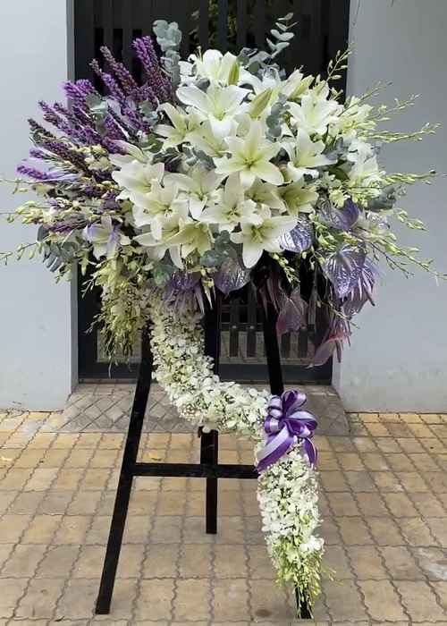 z2131594321779_a2b8f6036fb2829608cfcdf39360b306.jpg Hoa Đám Tang Đẹp Độc Đáo Hoa Lyly, Hoa Lan Chủ Đạo - Image 1