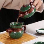 Bộ ấm chén sứ uống trà xanh viền nâu - Image 3