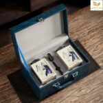 Set Hũ Đựng Trà Lọ Sứ Vuông, Hộp Da - Image 2