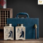 Set Hũ Đựng Trà Lọ Sứ Vuông, Hộp Da - Image 5